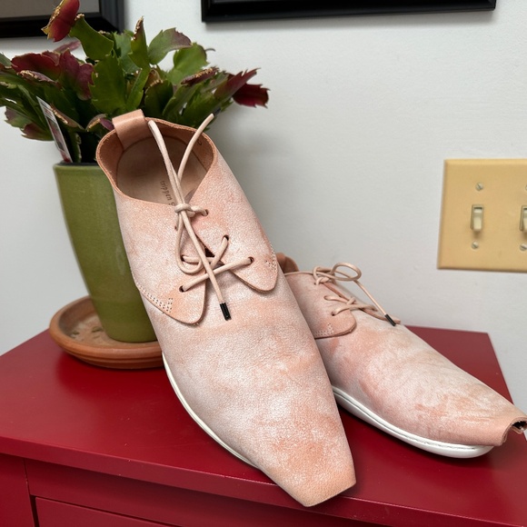 Trippen sz 40/9. Apricot color, Neat front, great spring summer color! - Picture 1 of 7